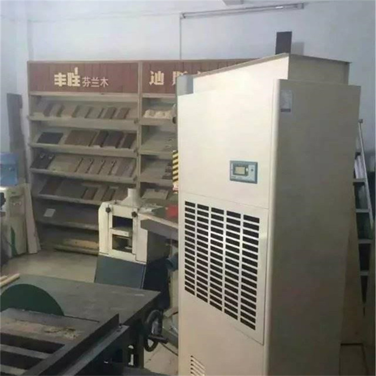 實木家具店運用加濕器，有效防止家具開裂變形